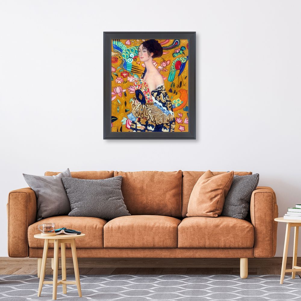 Signora con Ventaglio Interpretation