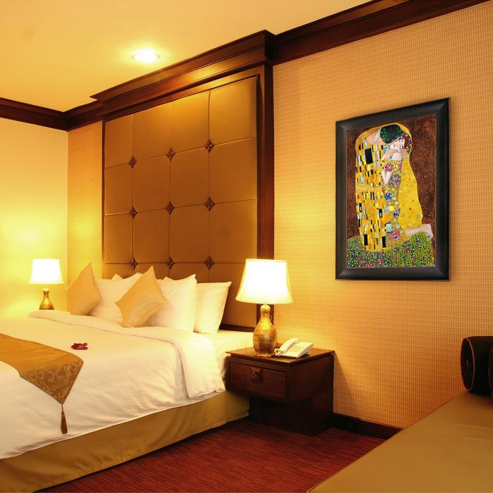 The Kiss (Full view) Pre-Framed - Veine D'Or Bronze Scoop Frame 24"X36"